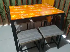Set meja makan + 4 kursi merek Informa