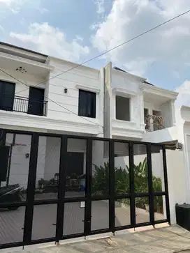 Rumah Lux di Pondok Bambu Jakarta Timur