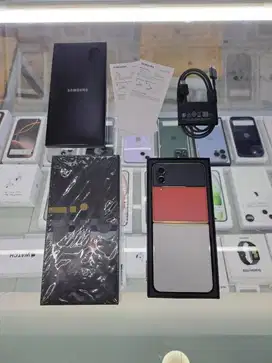 Second Samsung Galaxy Z Flip 4 8/256GB Gold Red White Edition Ex Resmi