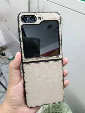 Flip 5 Batangan 
Ram 8/256 GB (Hijau Putih). Kondisi Oke mulus.
