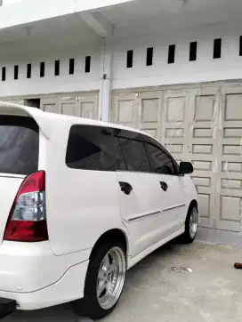 Kijang innova v luxury A/T 2012