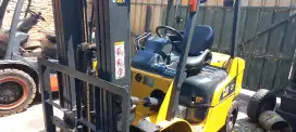 Forklift diesel 2.5ton trilift 4.5mtr caterpilllar