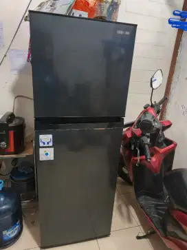 KULKAS 2 PINTU pemakaian baru 3bulanan