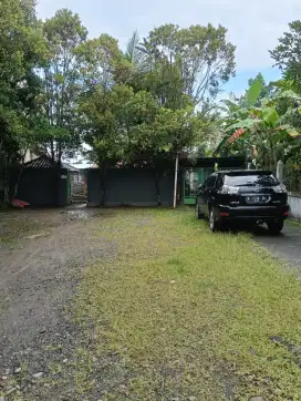 Dijual tanah seluas 1750 M2 beserta rumah klasik berlantai 2
