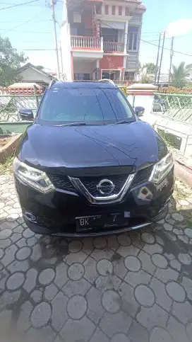 Dijual Nissan Xtrail T32 2.5 AT Hitam Low Km