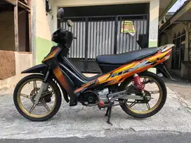 Yamaha F1ZR tahun 2003 hitam