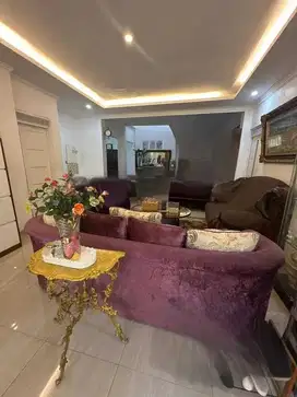 Rumah Modern Strategis 3 Lantai di Turangga