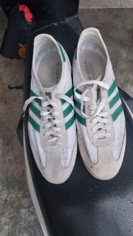 sepatu adidas sl