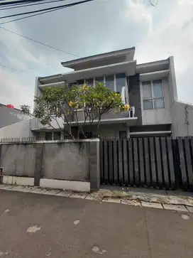 Rumah dijual Cepat Bintaro Sektor 9 Murah dekat Jalan Raya