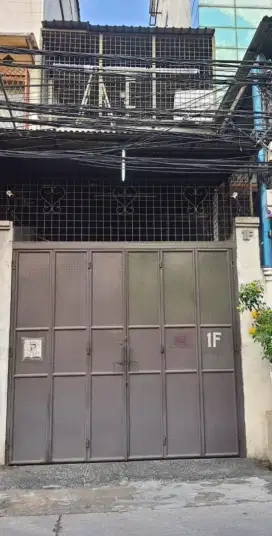 DI JUAL RUKO 3 LANTAI SIAP TINGGAL DAN BISA USAHA