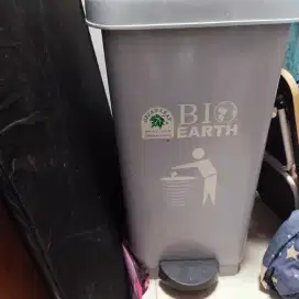 Tempat sampah 50 liter. Injak