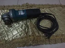 Mesin gerinda makita 5 inci 9553 B
