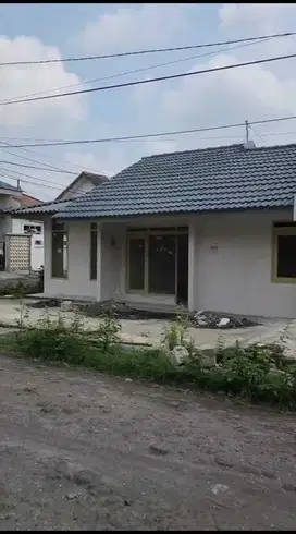 Dijual Rumah Wisma Lidah Kulon Strategis Siap Huni