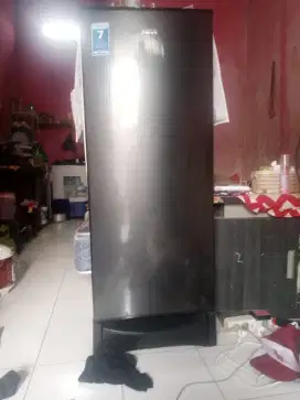 dijual cepat lemari es aqua 1 pintu minus tutup freezer tidak ada