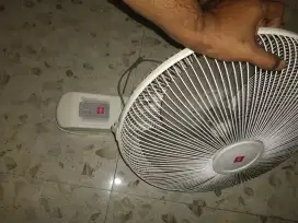 Kipas angin dinding KDK 16 inc seperti baru mulus handal siap pakai