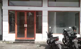 Kios Paling Depan SPBU Pusat Kota Sidoarjo