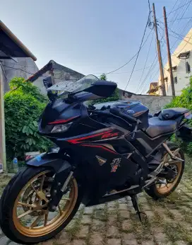 R15 V3 VVA BLACK MATTE