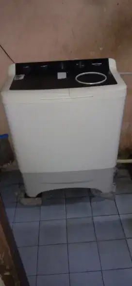 Mesin cuci Polytron 2 tabung 8kg