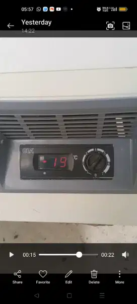 freezer Box GEA 1200 ltr dan freezer kaca