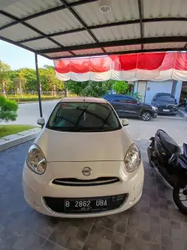 Dijual Nissan March Putih 2012