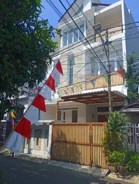 Brand New House 3 lantai di Tebet Timur, Jalan 2 mobil