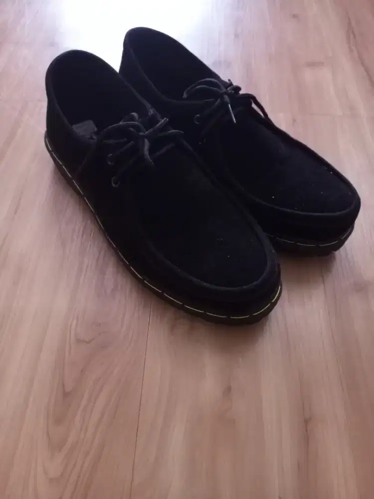 Sepatu fantofel suede hitam