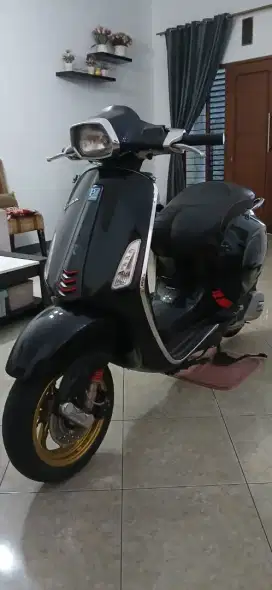 Vespa Sprint Carbon Th 2018 Limited Edition