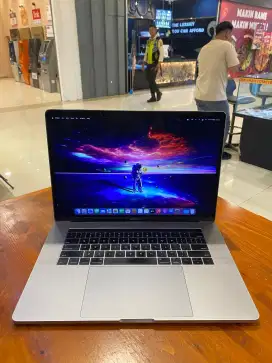 Macbook Pro 15 inch , 2017 touchbar