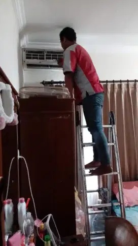 PEMBERSIHAN AC RUTIN, CUCI AC, BONGKAR PASANG AC BERGARANSI