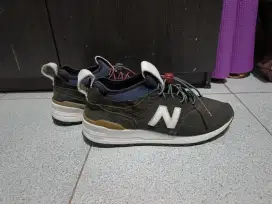 New Balance USA size 41,5 slim feat 40 bahan suede