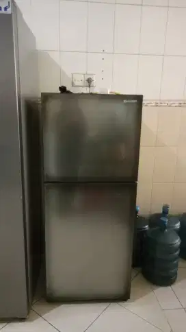 Kulkas bekas kecil