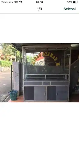Etalase jualan tempat