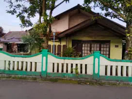 Dijual Rumah Tinggal Tengah Kota, cocok untuk Usaha atau Kos kosan