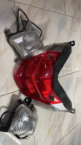 LAMPU STOP BELAKAN DAN LAMPU SEIN DEPAN COPOTAN NMAX OLD.
