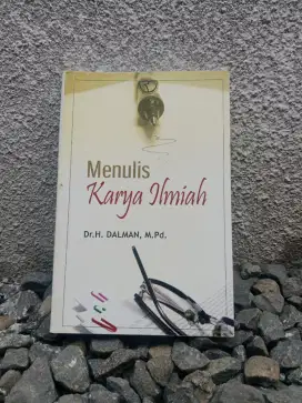 Buku menulis karya ilmiah