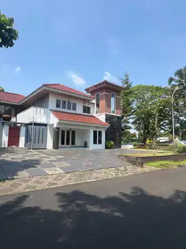 Dijual Rumah Hoek di taman giri loka BSD CITY