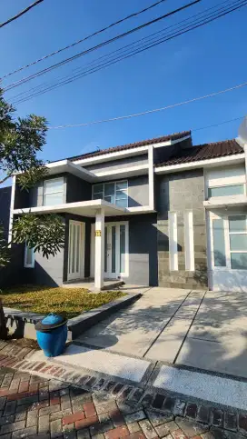 Disewakan rumah baru di daerah simpang sulfat.