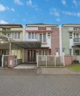 Rumah pakuwon  city row jalan 3 mobil cluster favorit