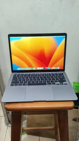 Macbook air 2020 Intel core i5 8gb 256gb Mulus
