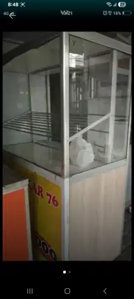 Gerobak ayam atau gorengan atau nasi uduk