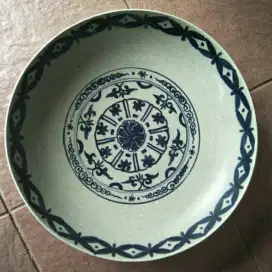 Piring antik biru putih