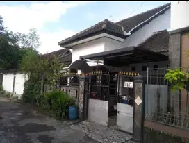 DIJUAL RUMAH 2 LANTAI DI LOKASI STRATEGIS, LINGKUNGAN SEJUK DAN NYAMAN