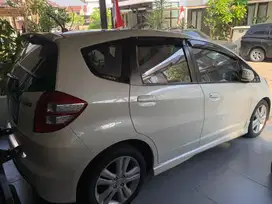 Honda Jazz RS AT Tahun 2011 (Warna Putih)