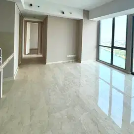 Dijual Apt Holland Village 2 3BR/133 m2 Private Lift Baru