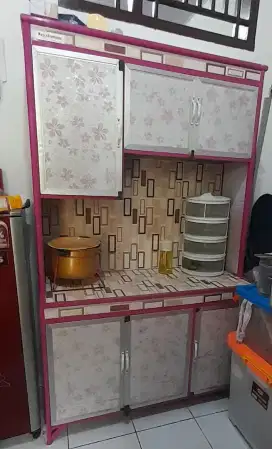 Lemari piring bahan keramik