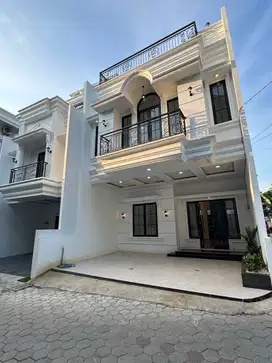 Rumah 2 setengah lantai rooftop dalam cluster strategis
