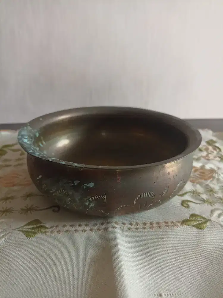 Kuningan tempat sirih diameter 17 cm , butuh brasco spy cling lg