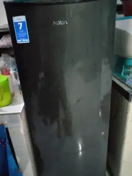 Kulkas 1 pintu merek AQUA