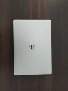 ​Dijual MacBook Pro 16 inch 2019 edisi CTO (Custom To Order)