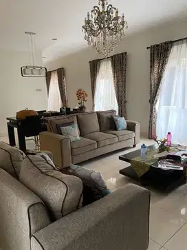 DIJUAL ,RUMAH MEWAH DI BOULEVARD KOTA WISATA, SIAP HUNI